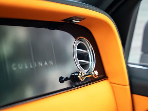 Used 2025 Rolls-Royce Cullinan image 24