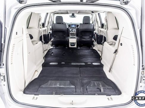 Used 2020 Chrysler Pacifica Touring-L image 39