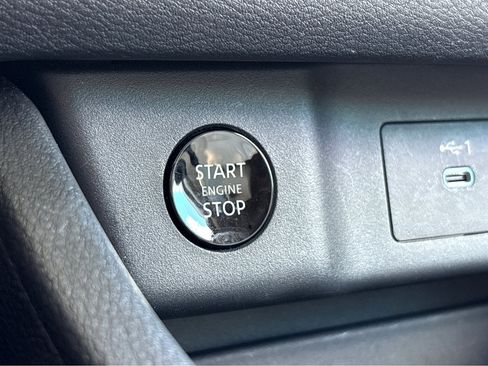 Used 2025 Nissan Rogue SV w/ SV Premium Package image 7