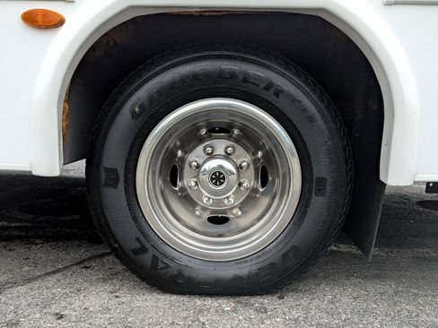 Used 2019 Chevrolet Express 4500 w/ RV Package image 97