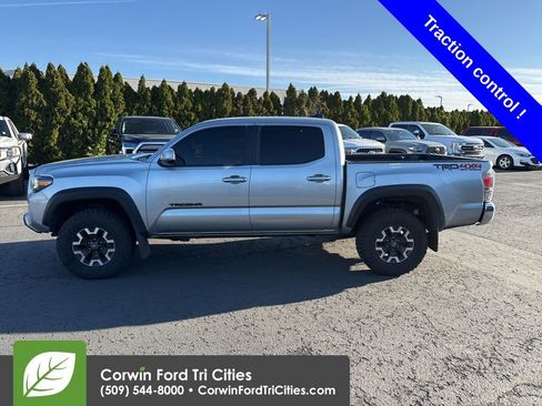 Used 2022 Toyota Tacoma TRD Off-Road image 3