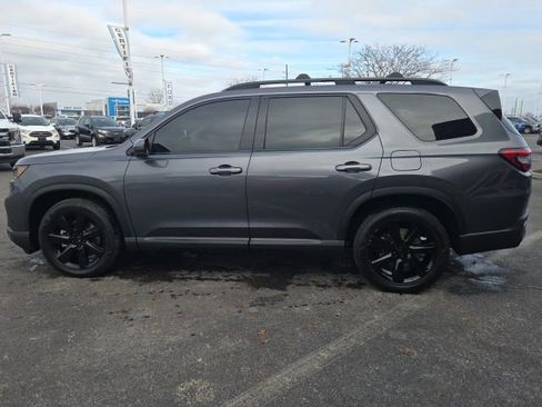 Used 2025 Honda Pilot Touring image 4