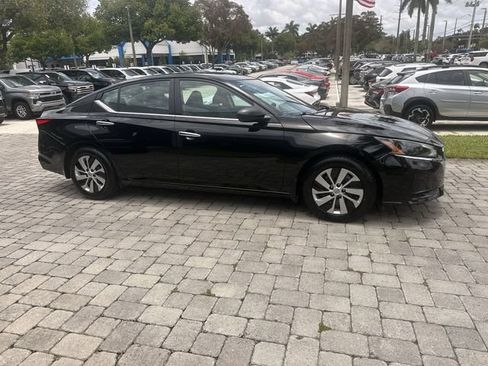 Used 2025 Nissan Altima 2.5 S FWD image 15