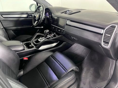 Used 2023 Porsche Cayenne Turbo AWD/4WD image 17