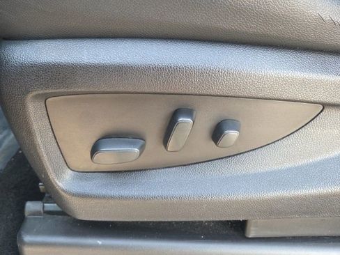 Used 2018 Chevrolet Suburban Premier image 32