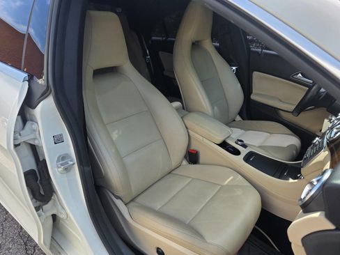 Used 2014 Mercedes-Benz CLA 250 image 35
