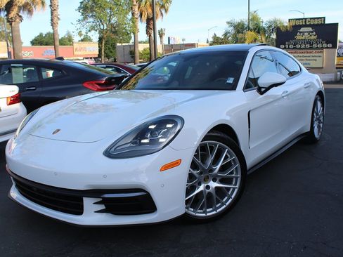 Used 2018 Porsche Panamera 4 image 40