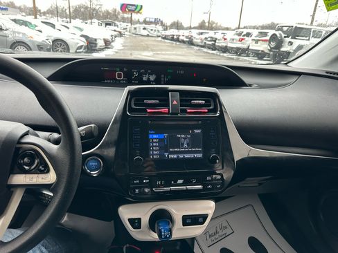 Used 2017 Toyota Prius Three Touring image 18