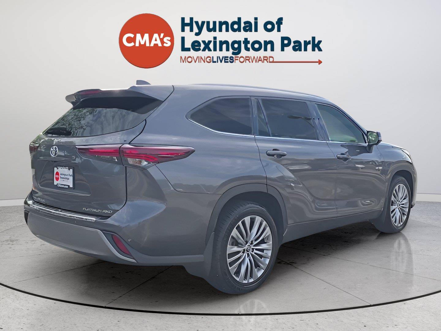 Used 2024 Toyota Highlander Platinum AWD/4WD image 5