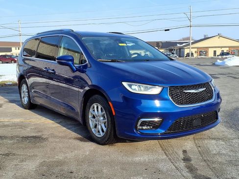 Used 2021 Chrysler Pacifica Touring-L image 12