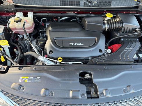 Used 2017 Chrysler Pacifica Touring-L w/ Tire & Wheel Group image 11