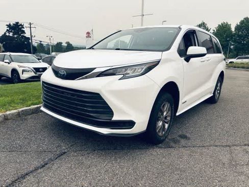 Used 2021 Toyota Sienna LE AWD/4WD image 1