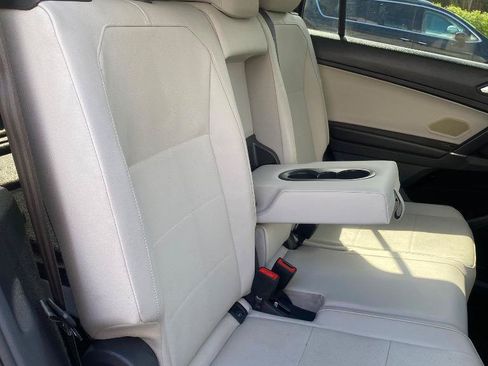 Used 2020 Volkswagen Tiguan SE w/ Panoramic Sunroof Package FWD image 19