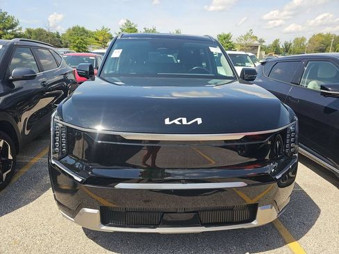 Used 2024 Kia EV9 Land AWD/4WD image 2