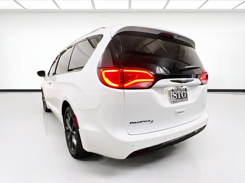Used 2020 Chrysler Pacifica Touring w/ S Appearance Package image 6