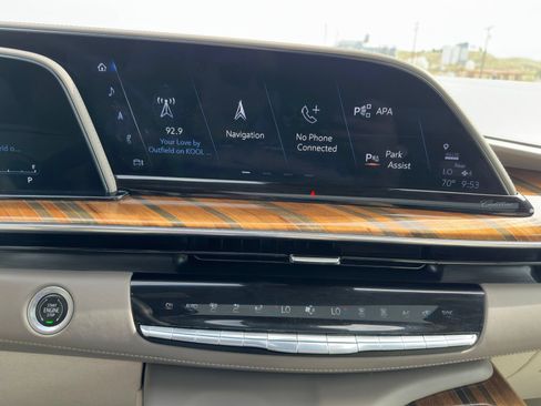 Used 2022 Cadillac Escalade Sport Platinum w/ LPO, Floor Liner Package AWD/4WD image 14