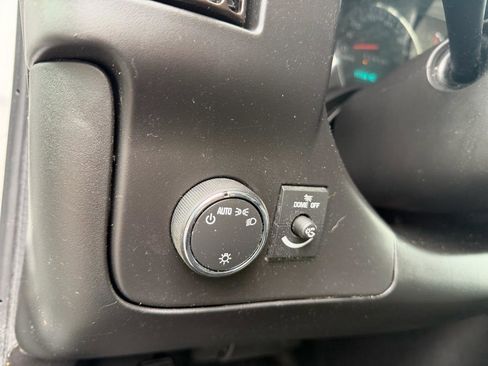 Used 2019 Chevrolet Express 2500 RWD image 17