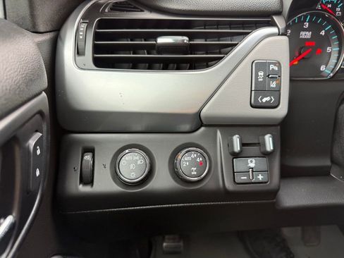 Used 2015 Chevrolet Suburban LT image 15