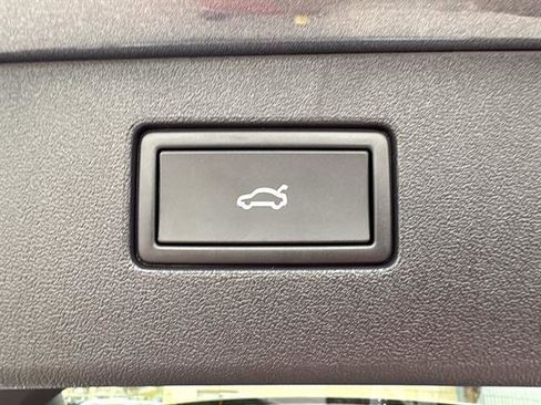 New 2026 Volkswagen Tiguan SE R-Line image 12