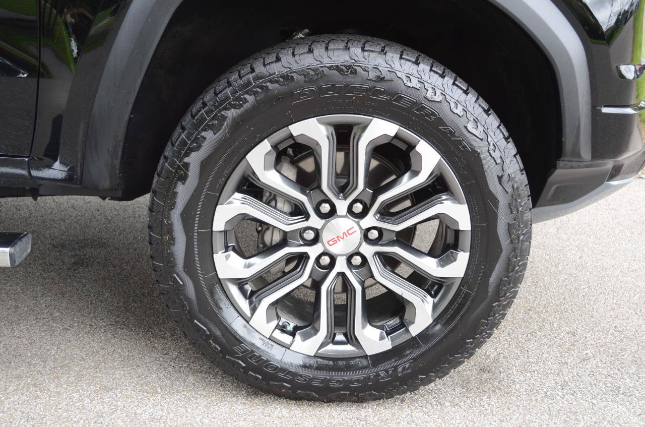 Used 2025 GMC Canyon Denali AWD/4WD image 12