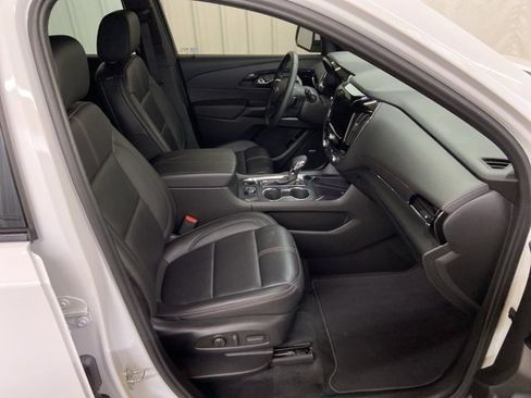 Used 2023 Chevrolet Traverse RS image 30