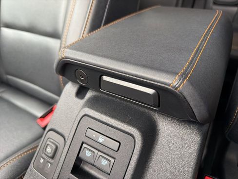 Used 2024 Ford Bronco Badlands image 37