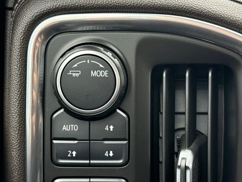 Used 2020 Chevrolet Silverado 1500 LTZ image 24