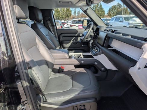 Used 2025 Land Rover Defender 110 X-Dynamic SE image 10