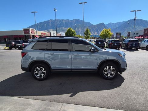 Used 2023 Honda Passport TrailSport image 2