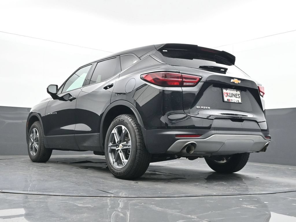 Used 2025 Chevrolet Blazer LT FWD image 29