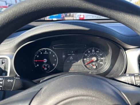 Used 2016 Kia Sorento LX image 16