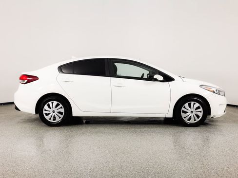 Used 2017 Kia Forte LX image 9