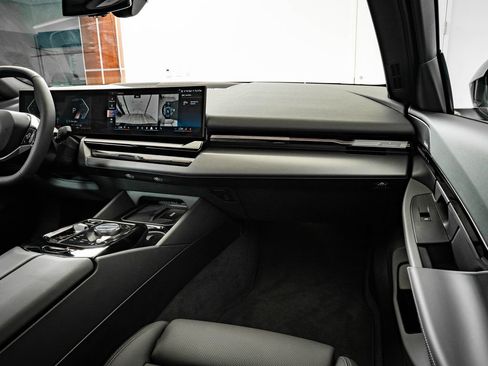 Certified 2025 BMW 530i xDrive image 48