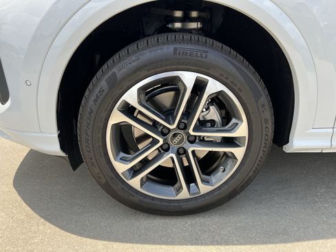 Certified 2025 Audi Q5 Premium w/ Convenience Package AWD/4WD image 13