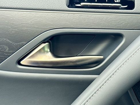 New 2026 Lexus LX 700h Luxury image 13