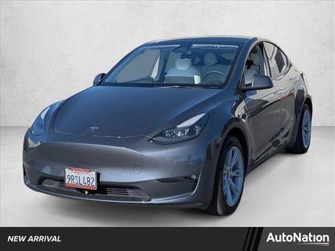 Used 2023 Tesla Model Y Long Range image 1