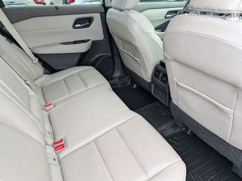 Used 2022 Nissan Rogue SV w/ SV Premium Package image 23