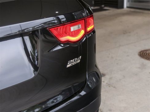 Used 2019 Jaguar F-PACE Prestige image 15