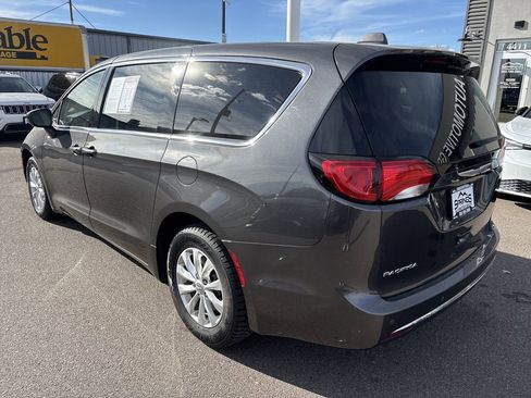 Used 2018 Chrysler Pacifica Touring Plus image 3