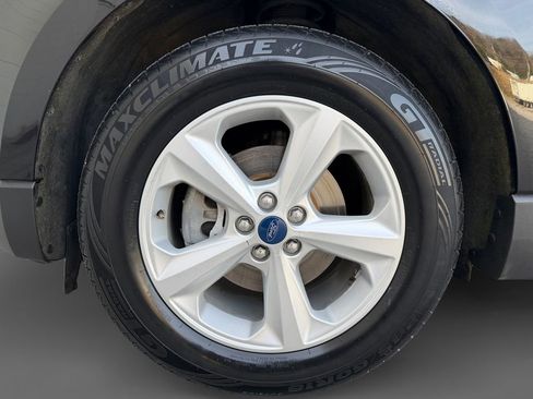 Used 2019 Ford Edge SE image 11