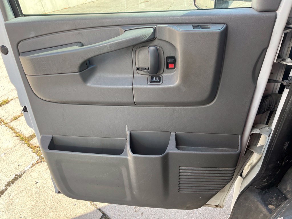 Used 2014 Chevrolet Express 3500 Extended RWD image 12