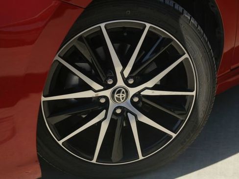 Used 2023 Toyota Camry SE image 2