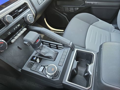 Used 2025 Toyota Tacoma TRD Sport AWD/4WD image 23