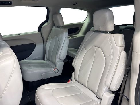 Used 2021 Chrysler Pacifica Touring-L AWD/4WD image 13