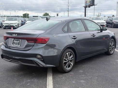 Used 2023 Kia Forte LXS w/ LXS Technology Package FWD image 5