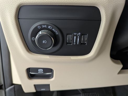 Used 2024 Jeep Grand Cherokee Limited AWD/4WD image 18