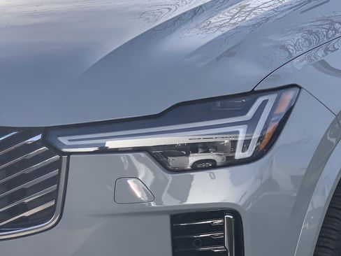 Used 2025 Volvo XC90 B6 Plus image 6