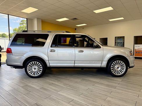Used 2017 Lincoln Navigator L Reserve image 5