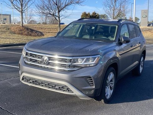 Certified 2023 Volkswagen Atlas SE w/ Panoramic Sunroof Package image 9