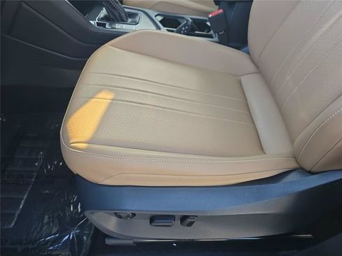 Used 2024 Volkswagen Tiguan SE FWD image 14